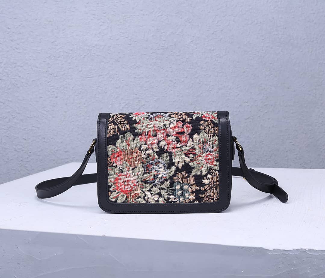 Ce1i*e Bag Dupe Triomphe Teen 18.5cm