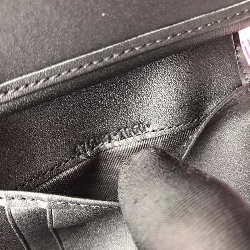 Gvc*1 Short Button Cowhide Leather Wallet Black 476081