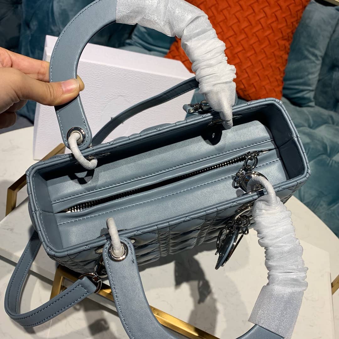 Chr1st1an D10r Lady D10r 24CM Replica Bag