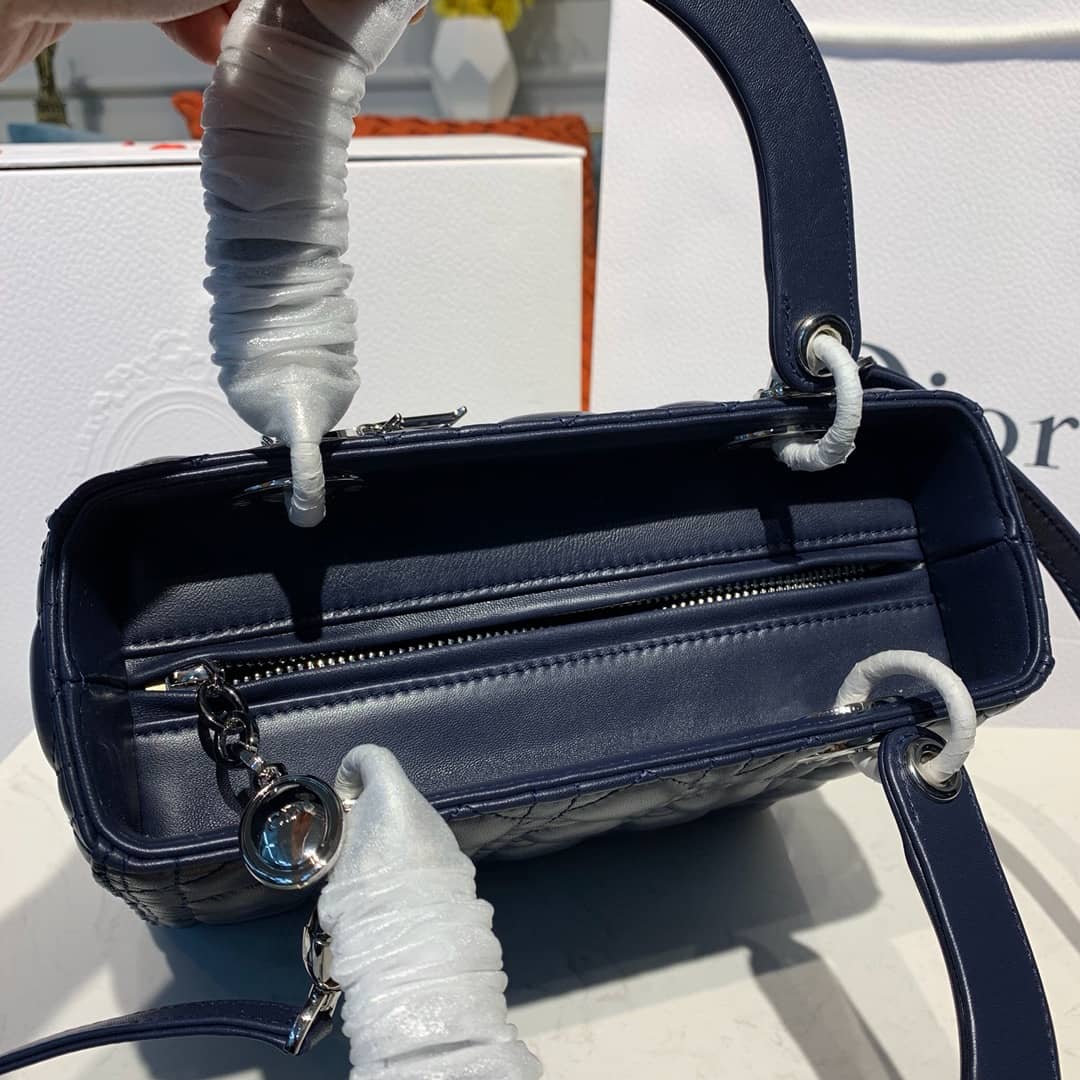 Chr1st1an D10r Lady D10r 24CM Replica Bag