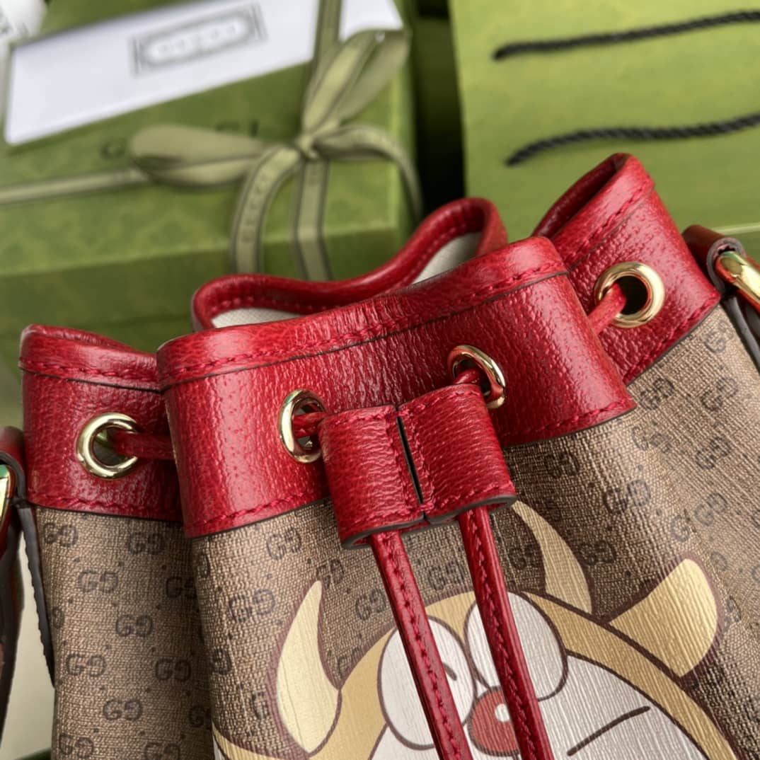 Gvc*1 Doraemon x Gvc*1 Small Bucket Bag Replica 655597