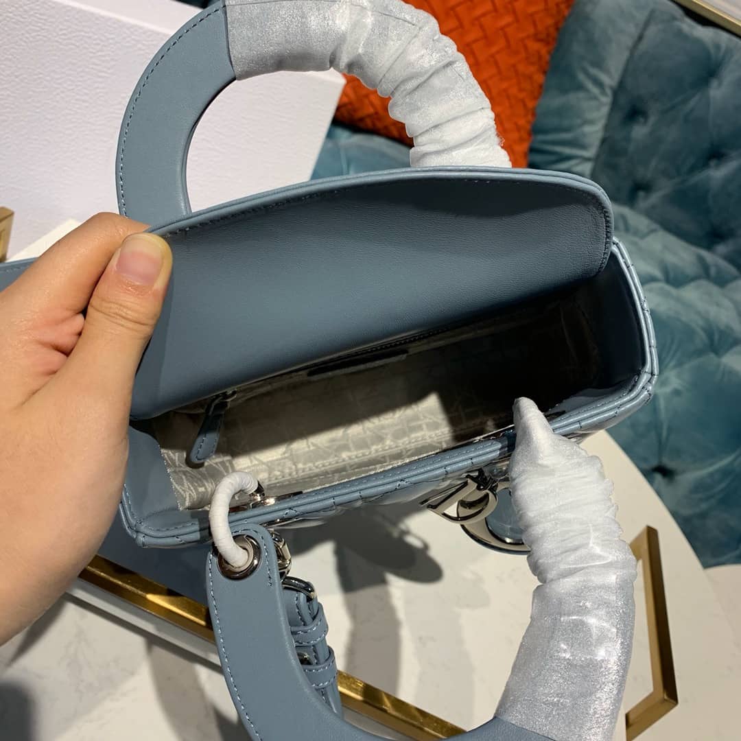 Chr1st1an D10r Lady D10r 20CM Replica Bag