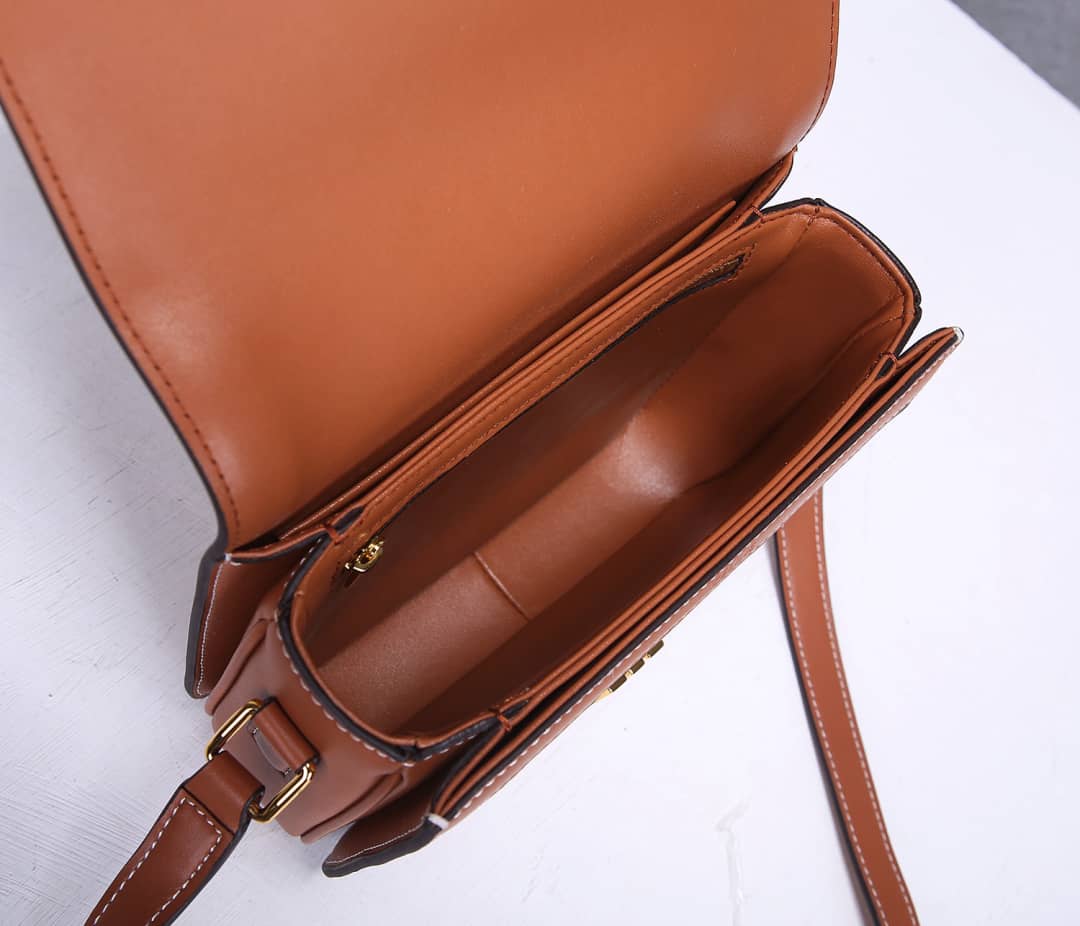 Ce1i*e Bag Dupe Triomphe Teen 18.5cm