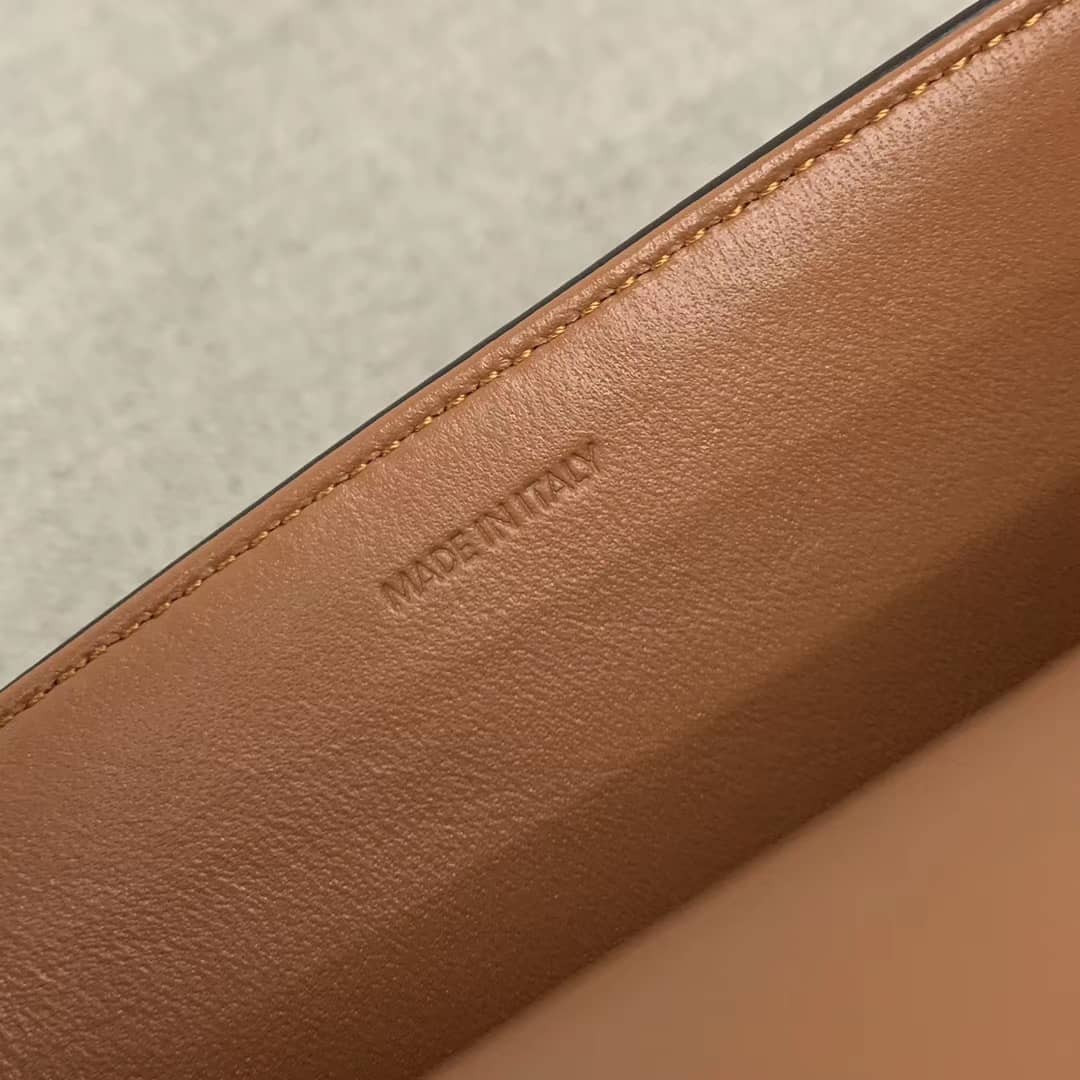 Ce1i*e Triomphe Bag Dupe Medium Maillon Triomphe Calfskin Replica Bag