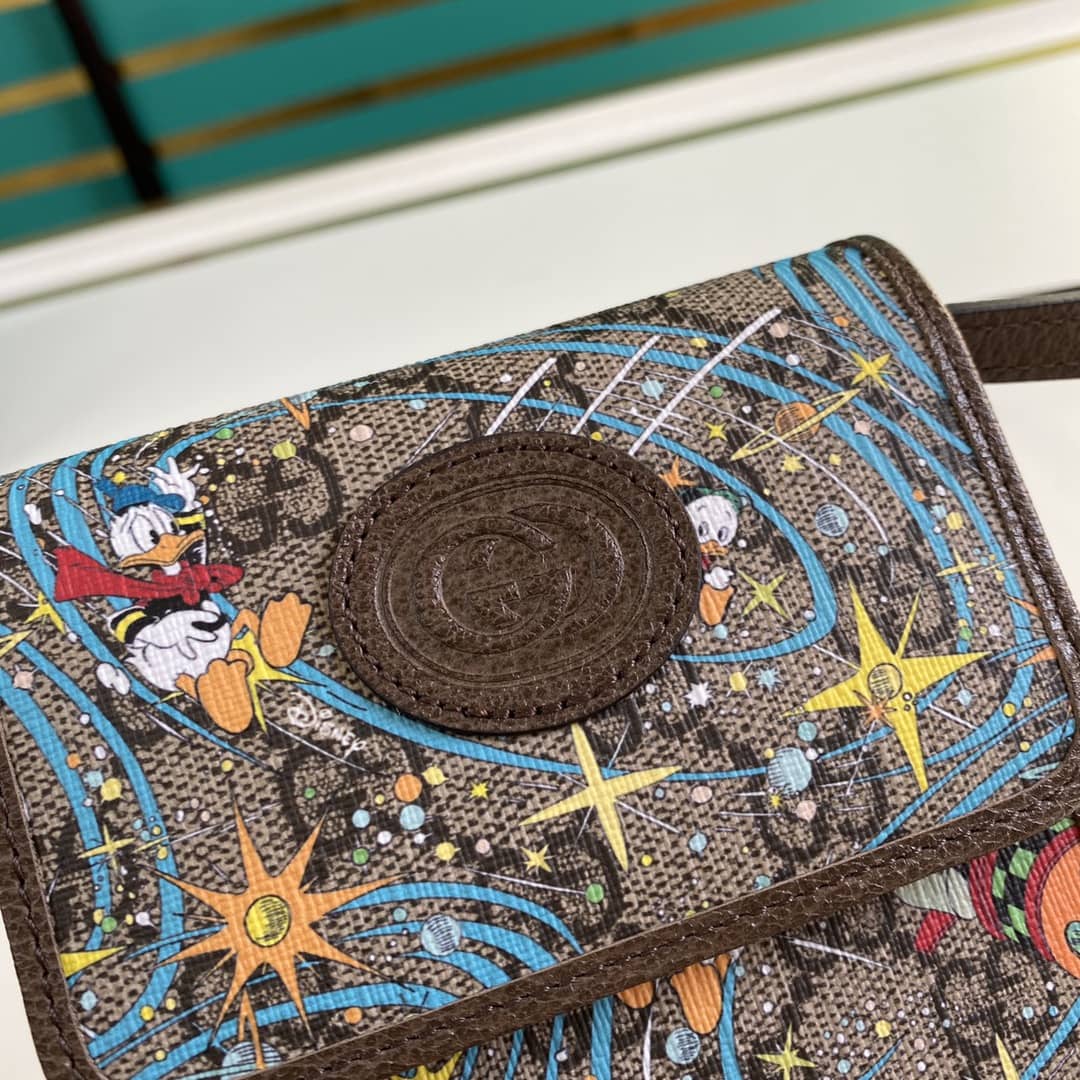 Gvc*1 x Disney Donald Duck Mini Bag Replica 647927