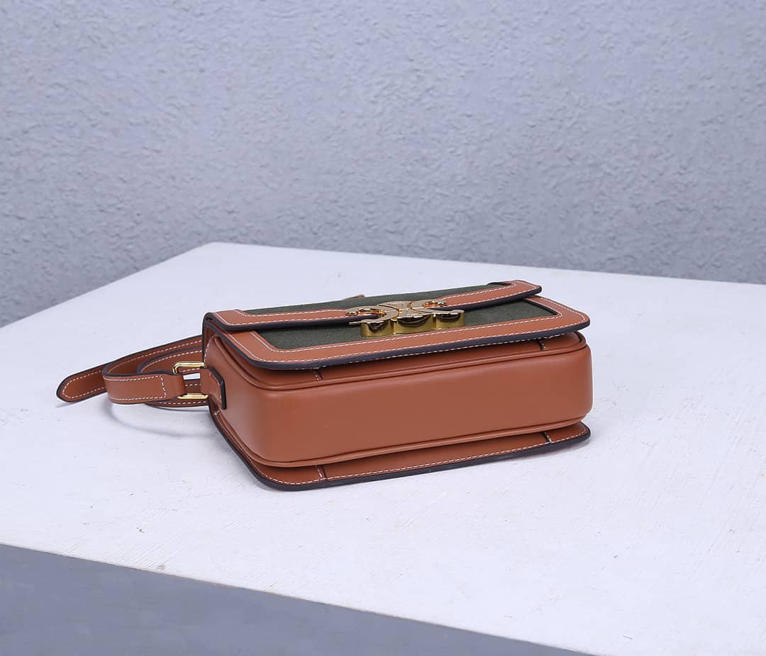 Ce1i*e Bag Dupe Triomphe Teen 18.5cm