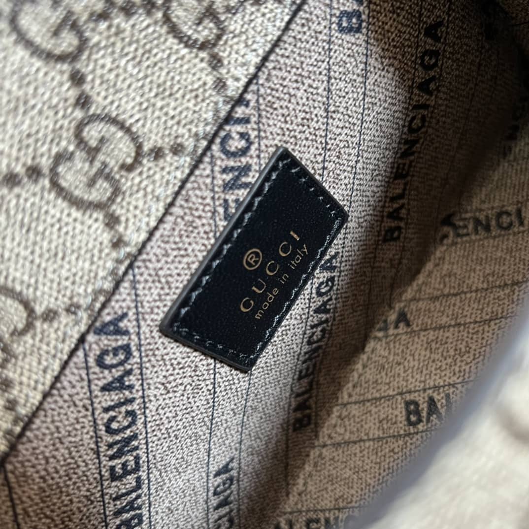 Gvc*1 Ba1en*iaga The Hacker Project Small 681695 Replica Shoulder Bag