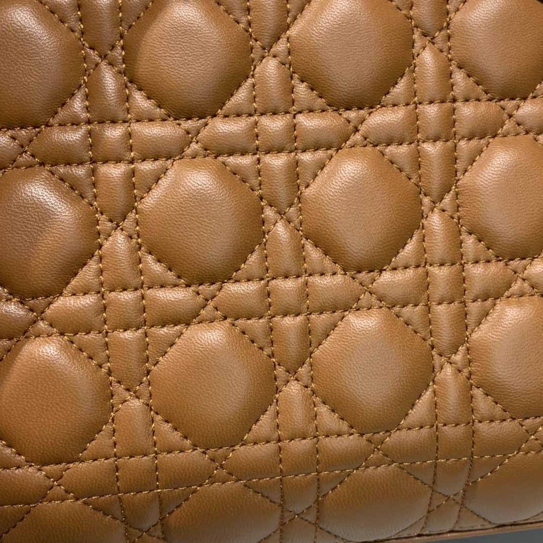 Chr1st1an D10r Lady D10r 32CM Replica Bag