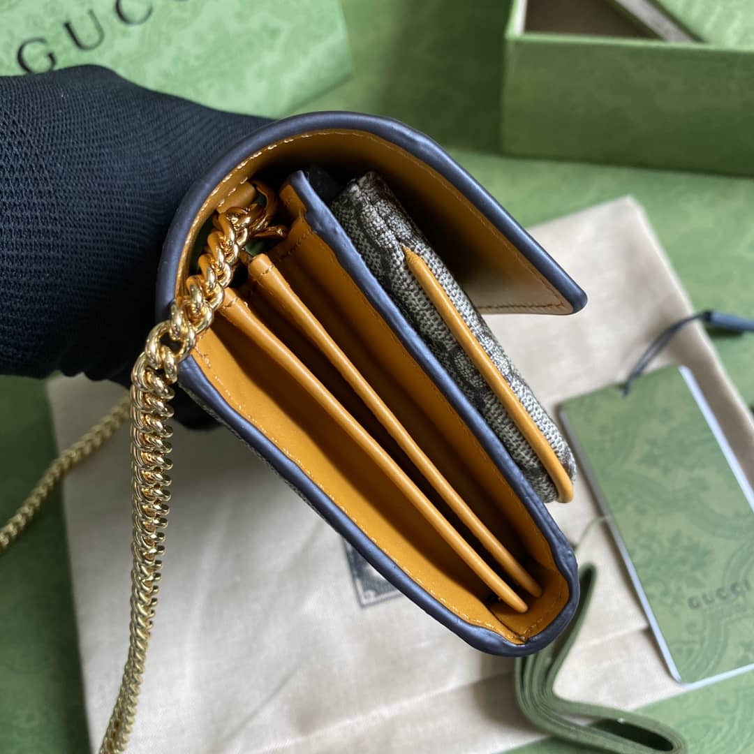 Gvc*1 Padlock Chain Long Wallet White Replica 658226