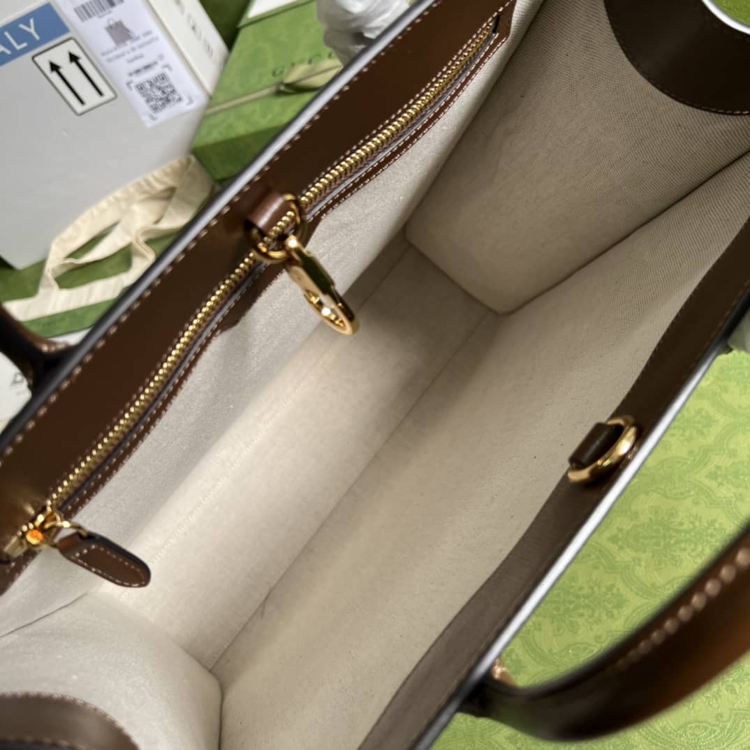 Gvc*1 Interlocking G Medium Tote Replica 674155