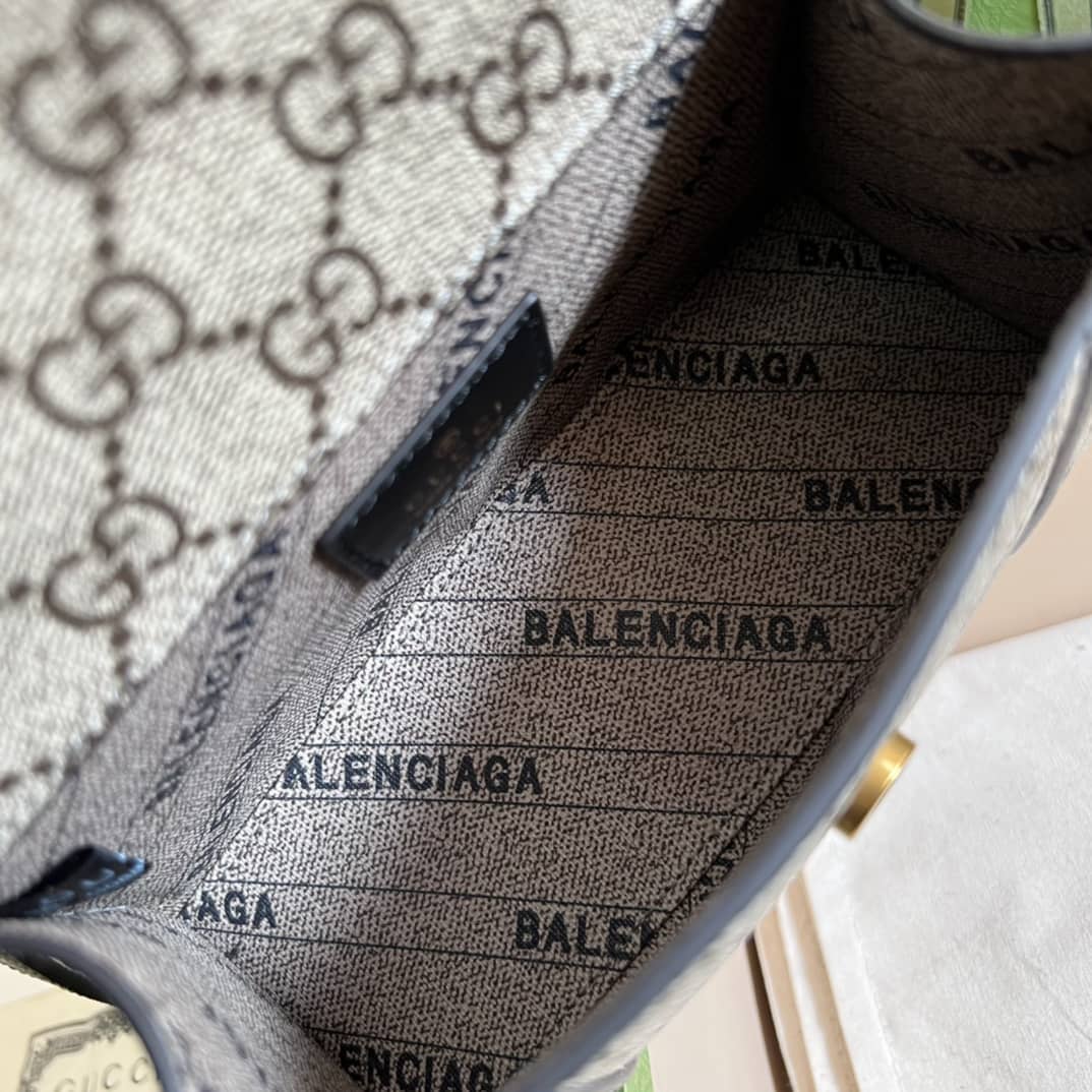 Gvc*1 Ba1en*iaga The Hacker Project Small 681695 Replica Shoulder Bag