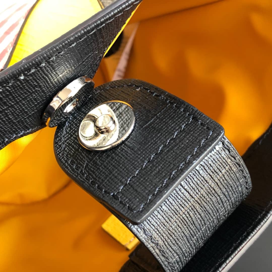 Gvc*1 Children GG Chick Bucket Bag 606193