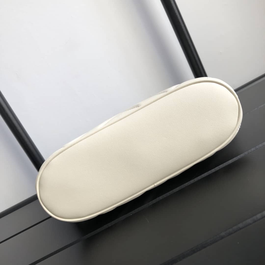 Gvc*1 GG Marmont Quilted Vanity Bag Replica White 625690