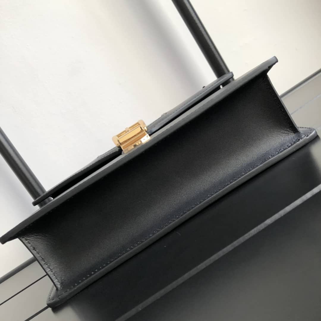 Gvc*1 Sylvie Small Leather Shoulder Bag Replica Black 421882