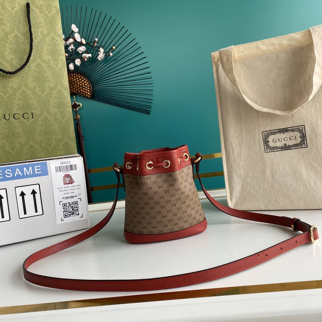 Gvc*1 Doraemon X Gvc*1 Mini Bucket Bag Replica 647801