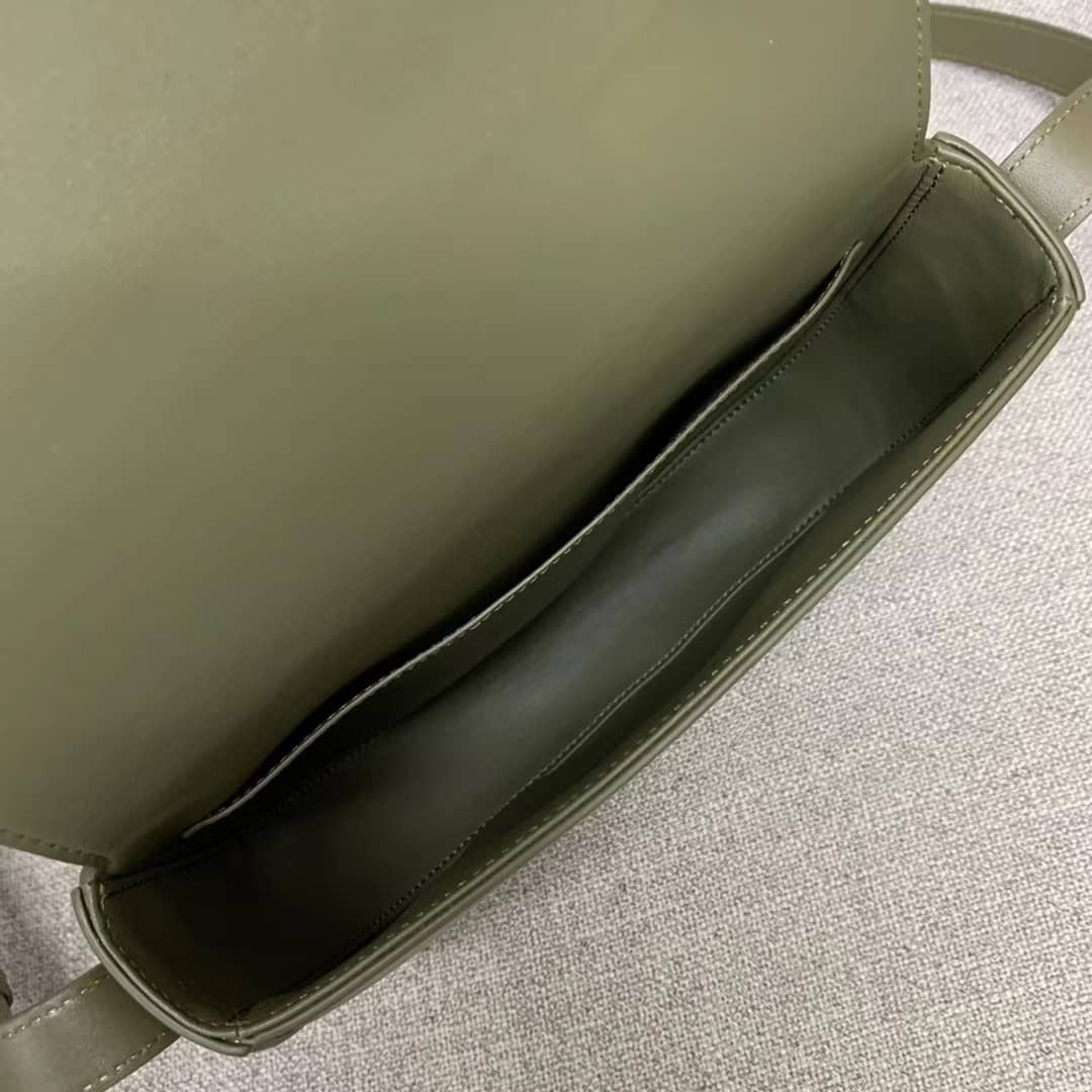 Ce1i*e Triomphe Bag Dupe  Medium Maillon Triomphe Calfskin Replica Bag