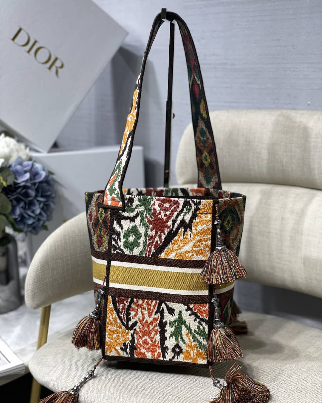 Chr1st1an D10r CD Bubble Embroidered Replica Bucket Bag