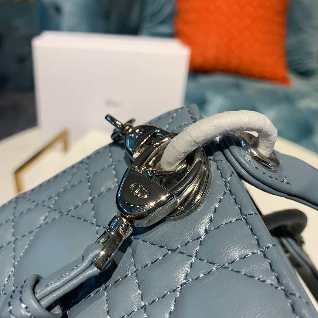 Chr1st1an D10r Lady D10r 17CM Replica Bag