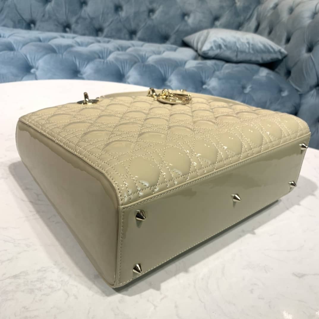 Chr1st1an D10r Lady D10r 32CM Replica Bag