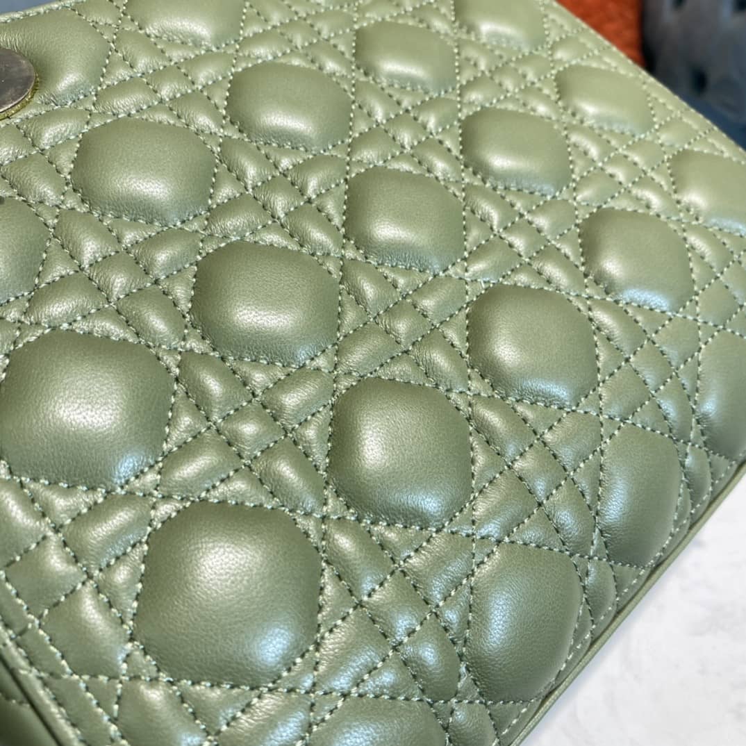 Chr1st1an D10r Lady D10r 24CM Replica Bag