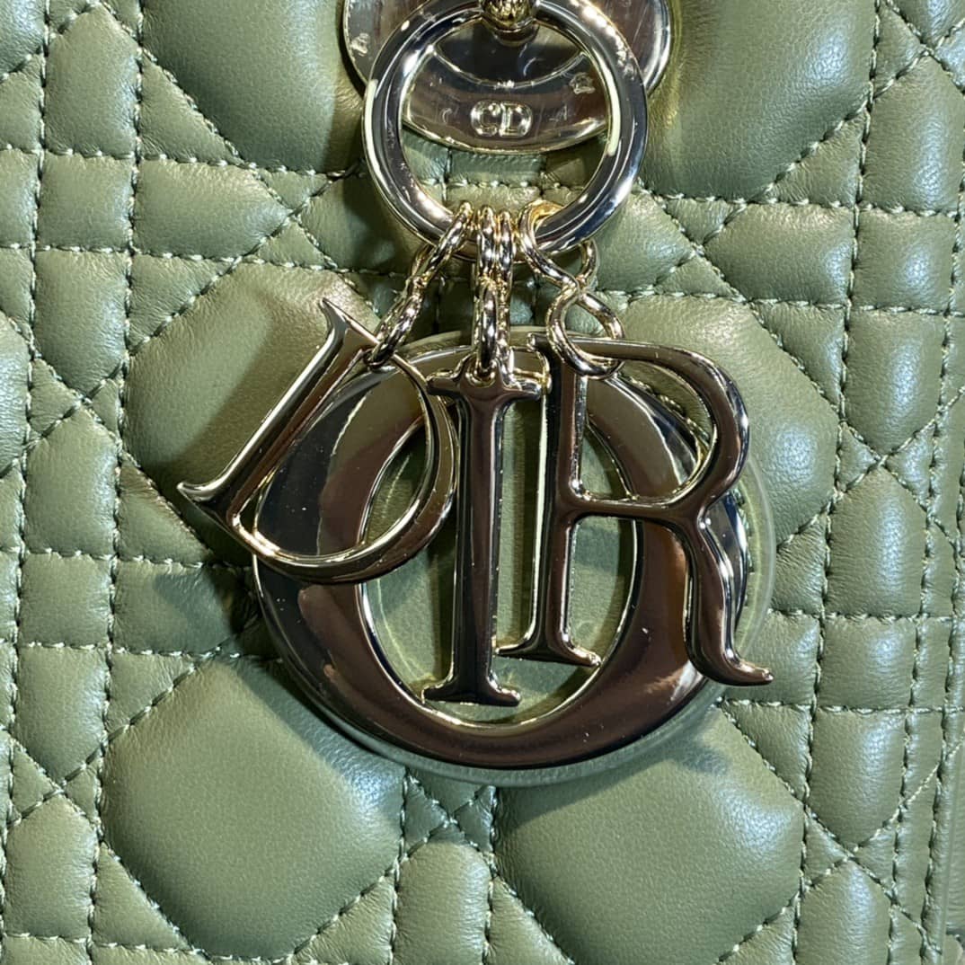 Chr1st1an D10r Lady D10r 24CM Replica Bag