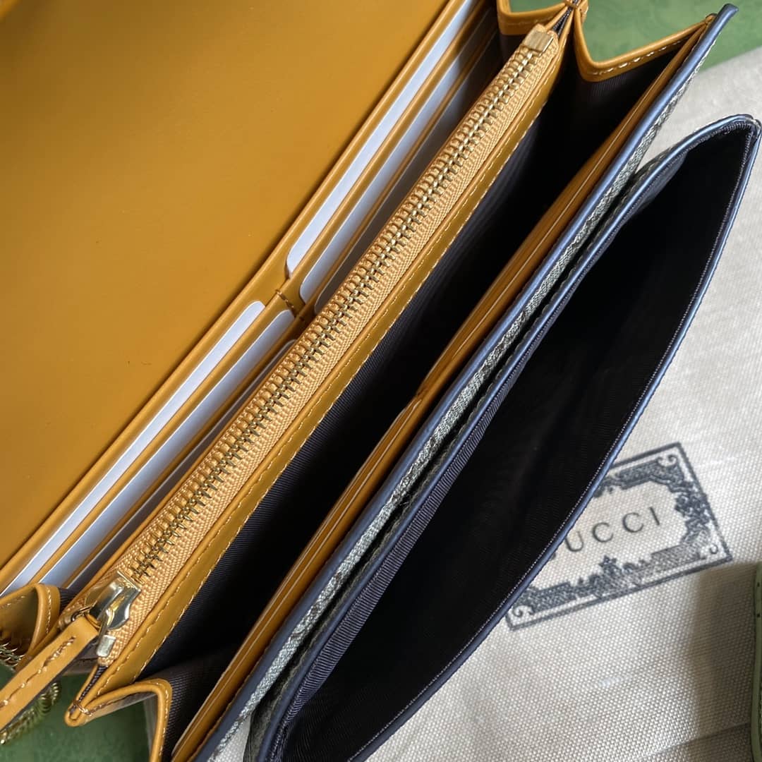 Gvc*1 Padlock Chain Long Wallet White Replica 658226