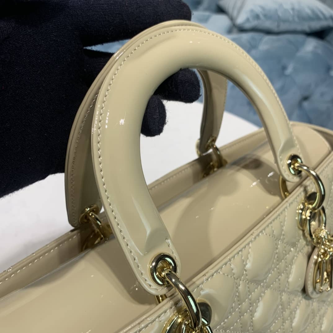 Chr1st1an D10r Lady D10r 32CM Replica Bag