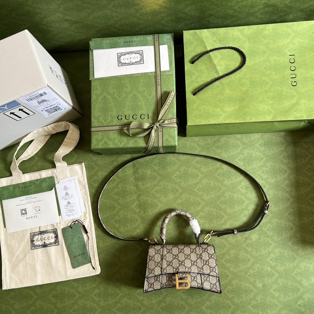 Gvc*1 Ba1en*iaga The Hacker Project Small 681695 Replica Shoulder Bag