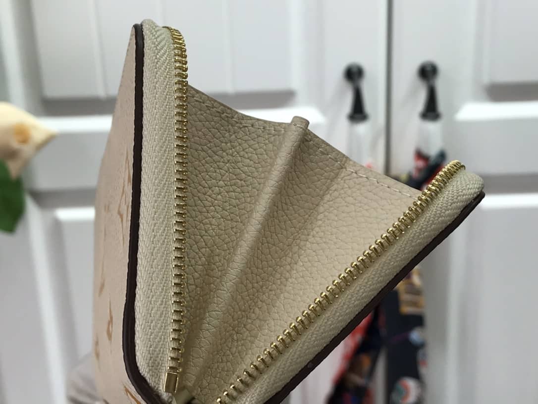 L0vis Vvtt0n Wallet Dupe Zippy CoinM80408