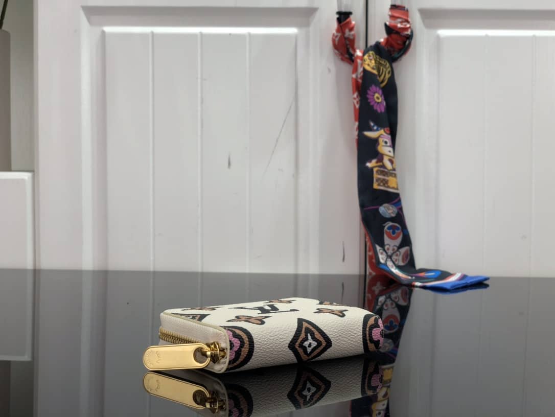 LL0vis Vvtt0n Wallet Dupe Zippy Coin M80677