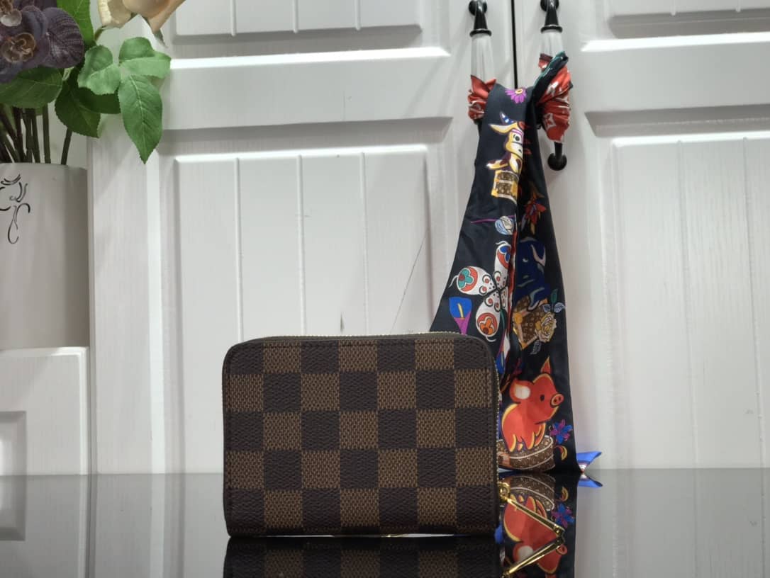 L0vis Vvtt0n Wallet Dupe Zippy Coin Christmas Holiday Box M60067