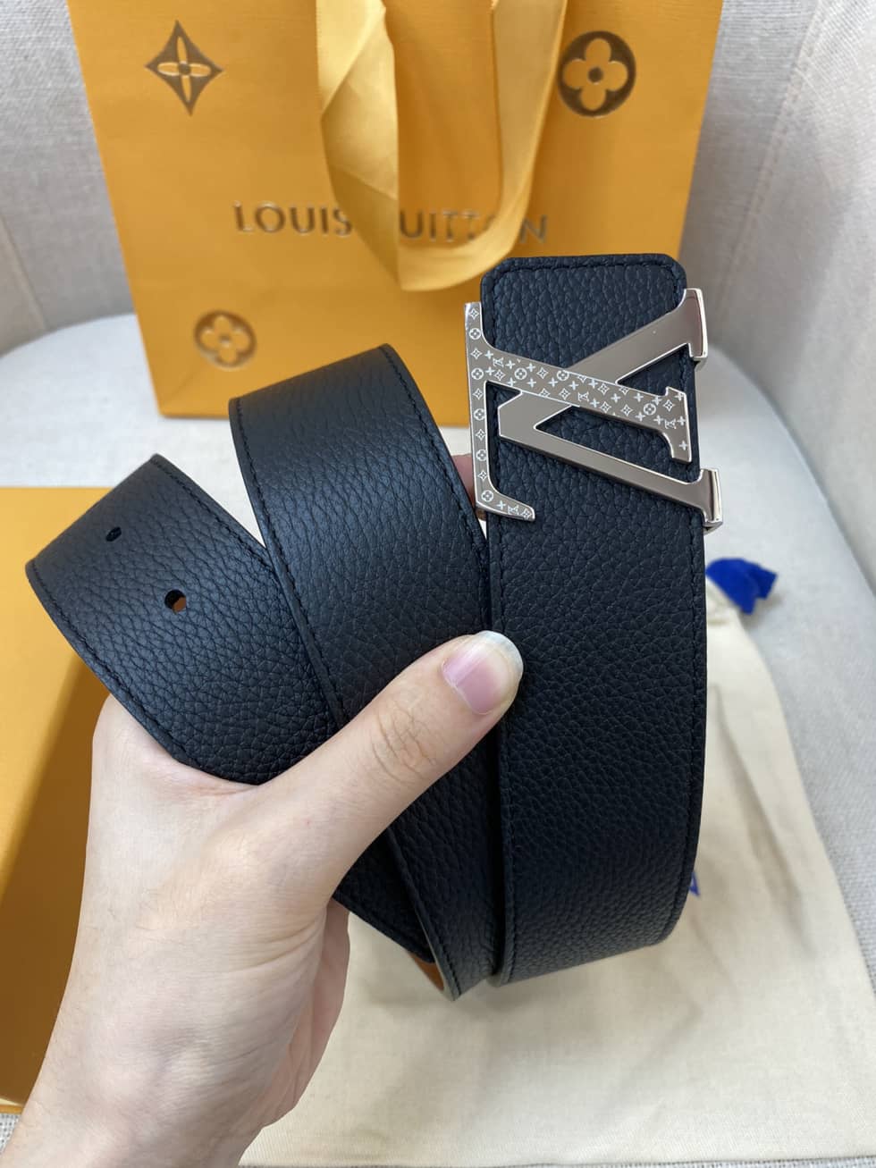Replica L0vis Vvtt0n Belt Logo Sale