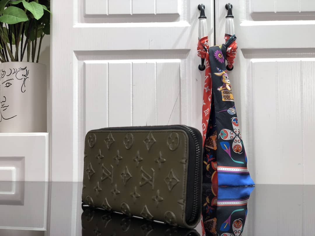 L0vis Vvtt0n Wallet Dupe Zippy Veltical Monogram Seal M80505