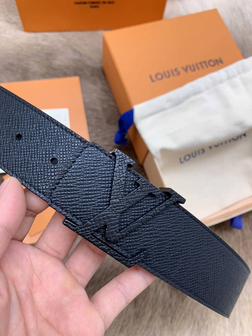 Replica L0vis Vvtt0n Belt AAA+ 40mm