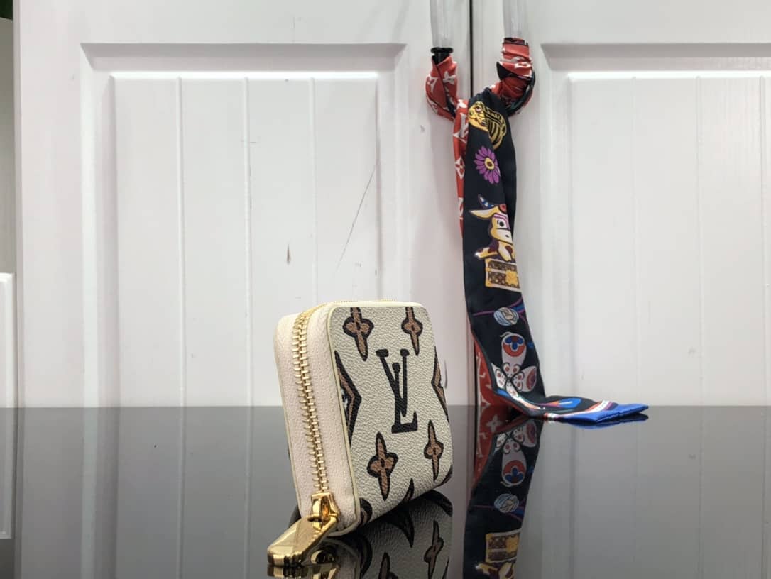 LL0vis Vvtt0n Wallet Dupe Zippy Coin M80677