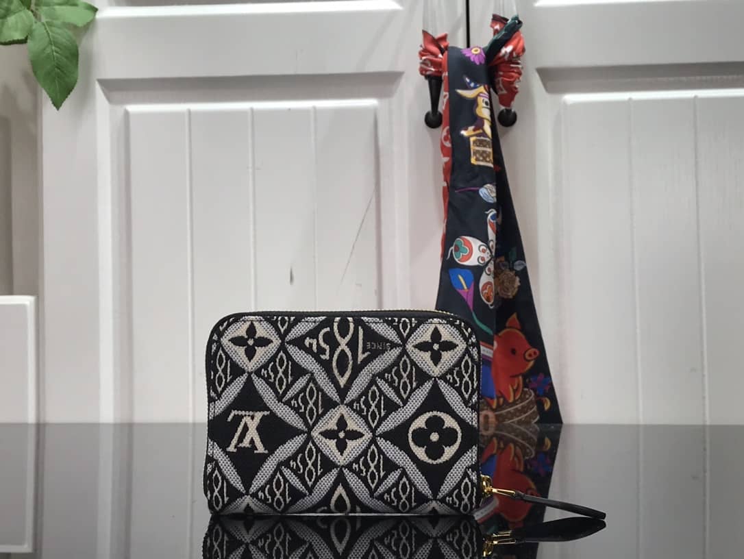 L0vis Vvtt0n Wallet Dupe Zippy Coin CaseM69997