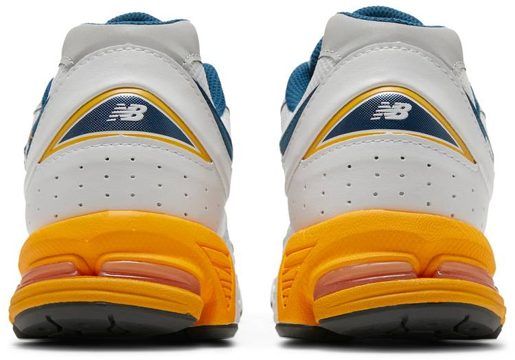 2002R  White Lagoon  M2002RLA