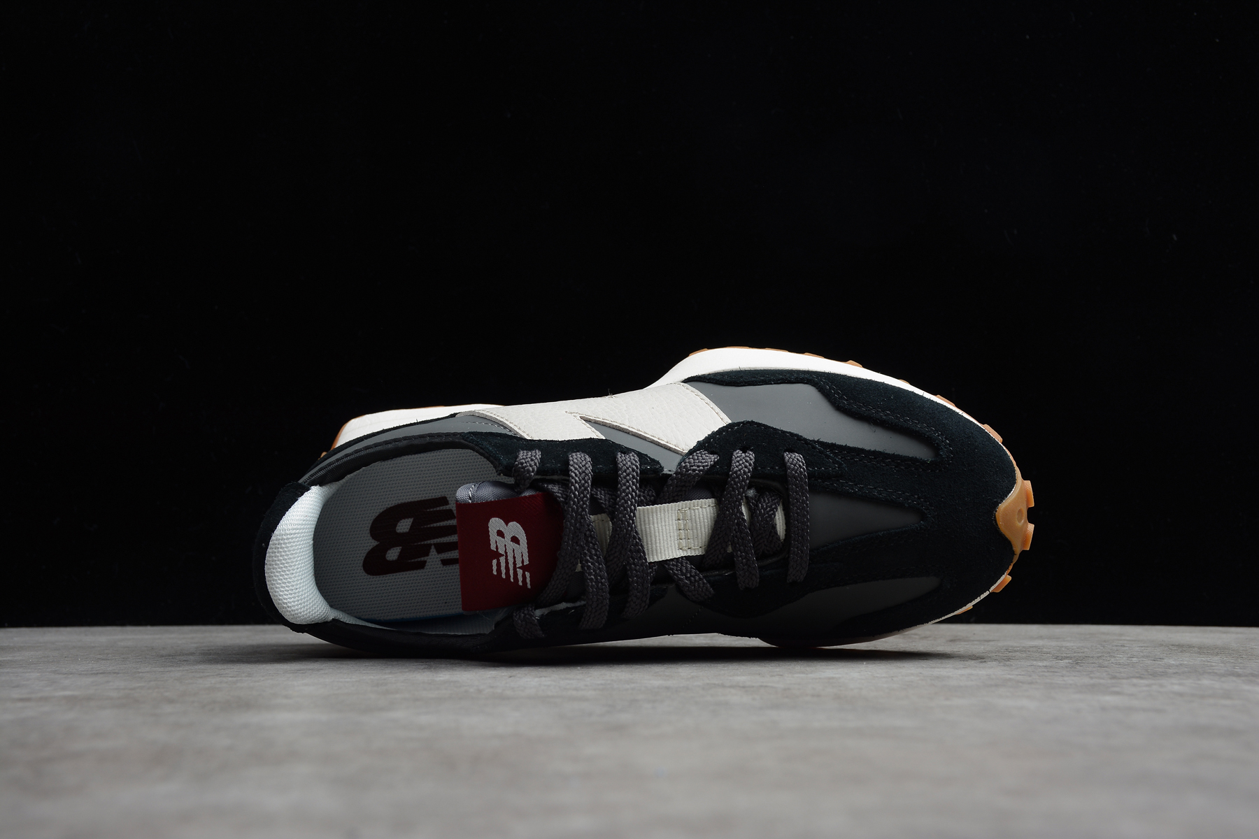 Wmns 327  Black  WS327KC