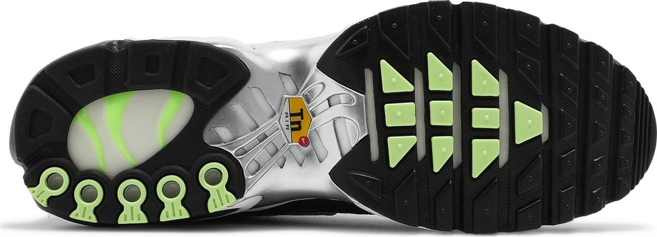 Air Max Plus SE  Black Chrome  DM7570-001