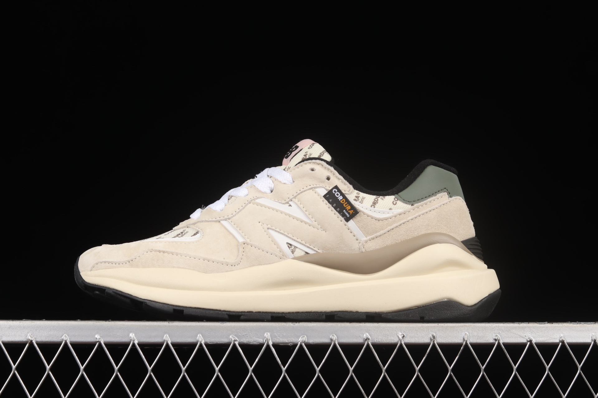 57/40  Off-White  M5740CD1