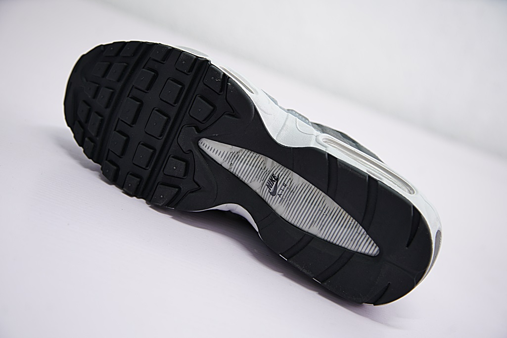 Air Max 95 Essential  Black  749766-021