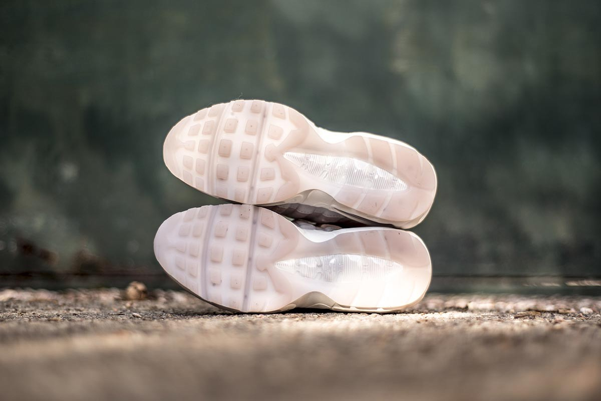 Wmns Air Max 95 LX  Particle Rose  AA1103-600
