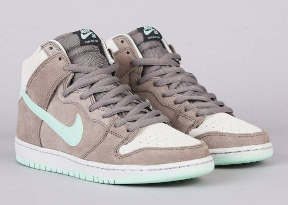 Dunk High Pro SB  Soft Grey  305050-030