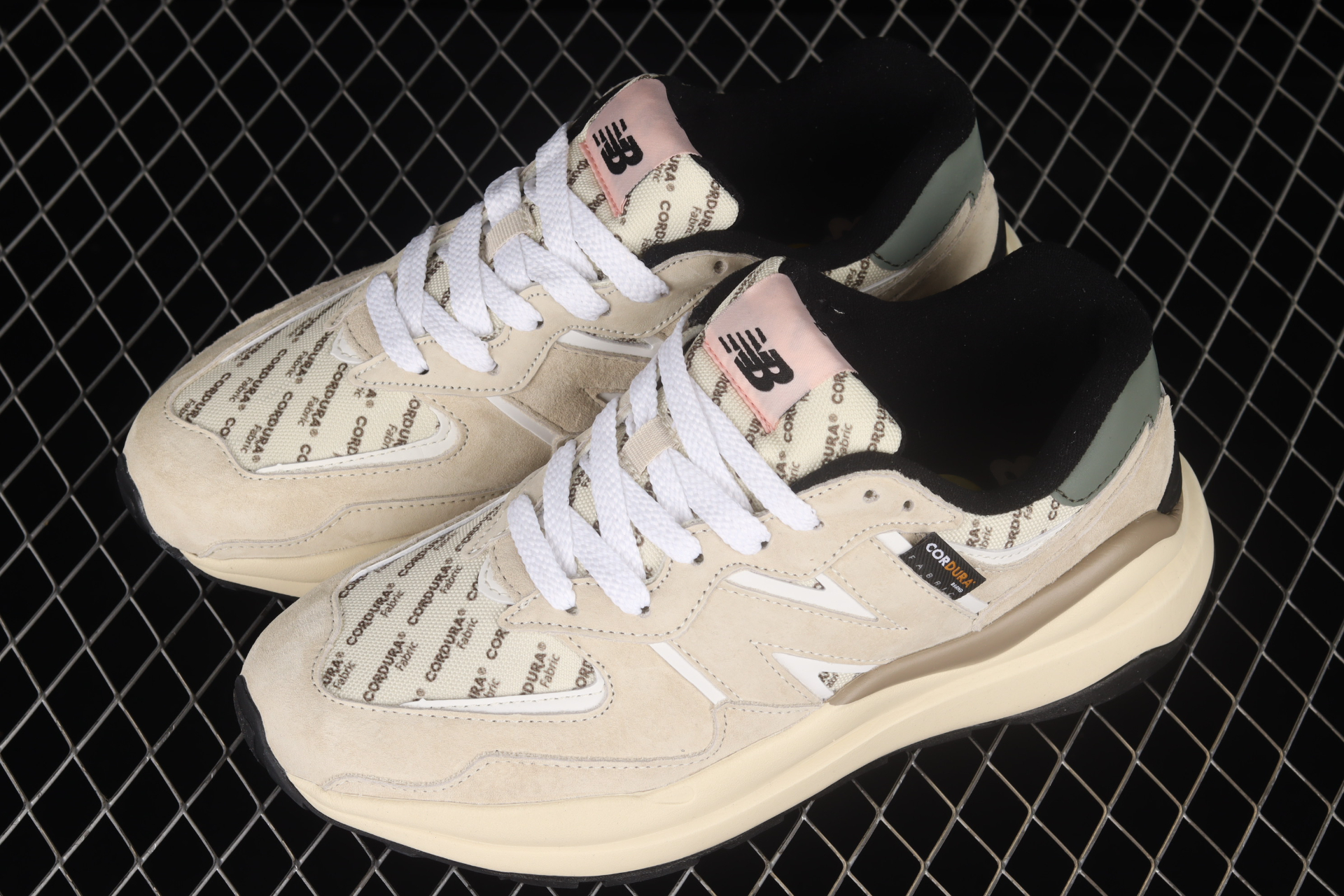 57/40  Off-White  M5740CD1