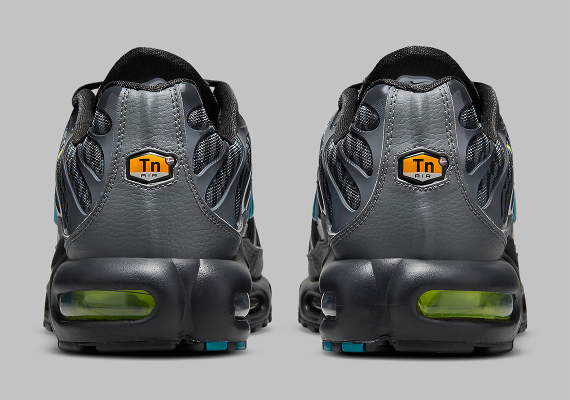 Air Max Plus  Champions League  DJ6896-070