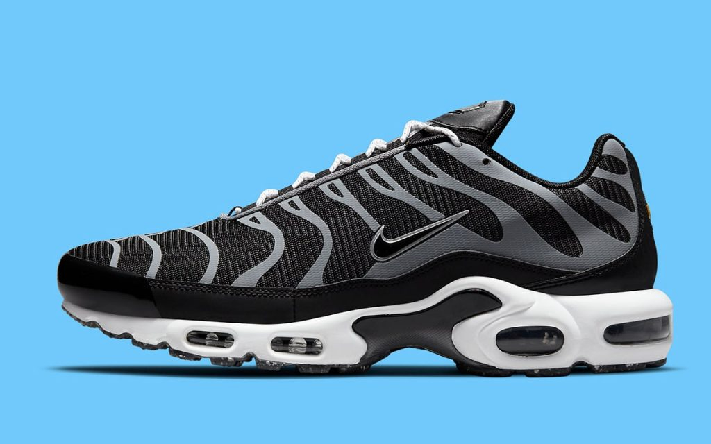 Air Max Plus  Black Metallic Silver  DM2466-001