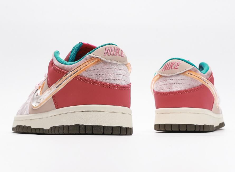 Social Status x Dunk Low GS  Strawberry Milk  DM3349-600