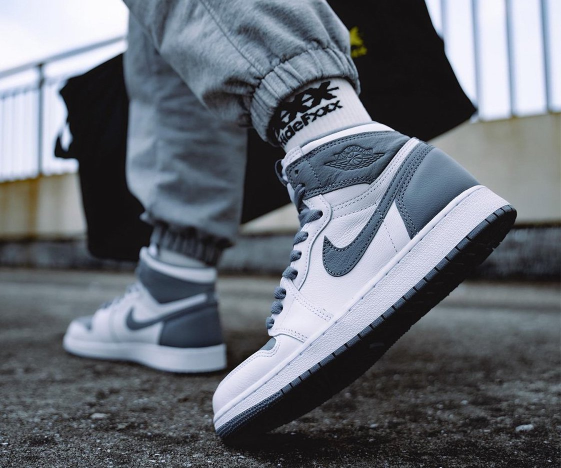 Air Jordan 1 Retro High OG  Stealth  555088-037