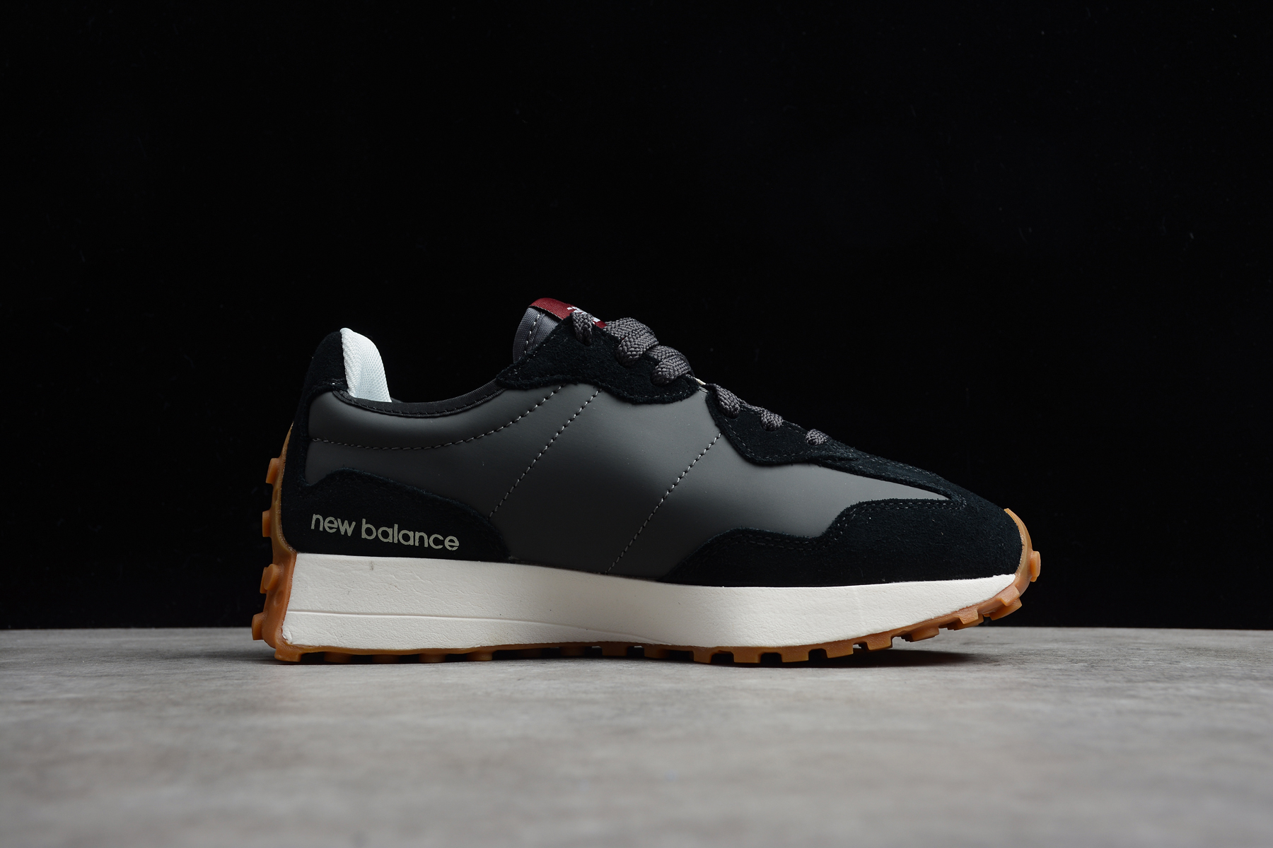 Wmns 327  Black  WS327KC