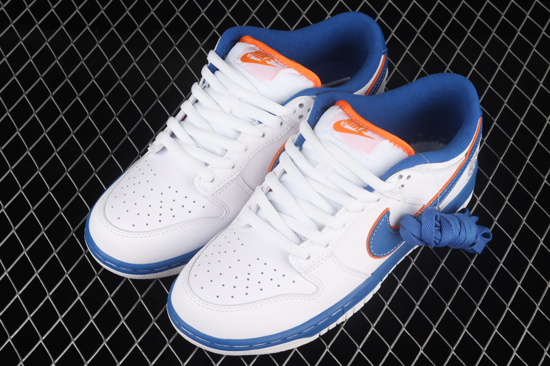 Dunk Low Pro SB  Medicom 1  304292-142